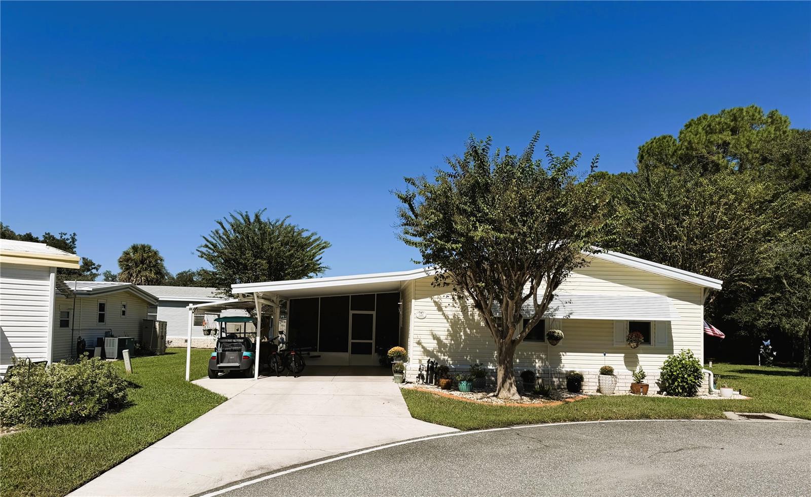 Listing photo 2 for 122 Tamarisk Way