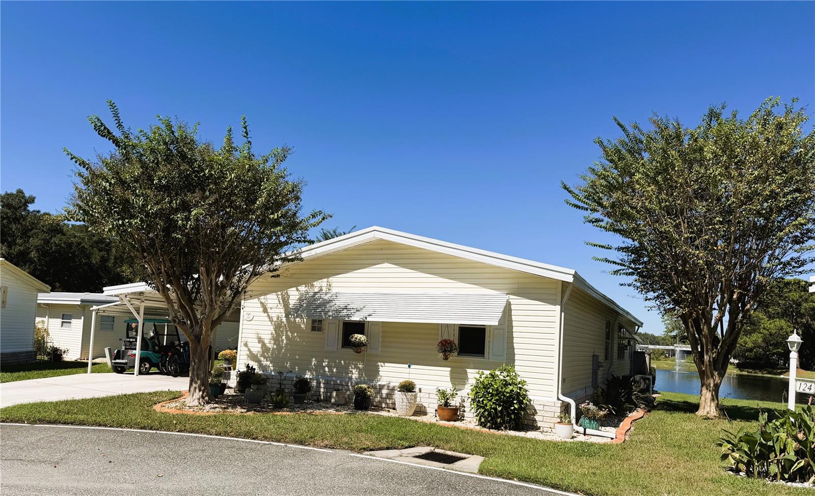 Listing photo 3 for 122 Tamarisk Way