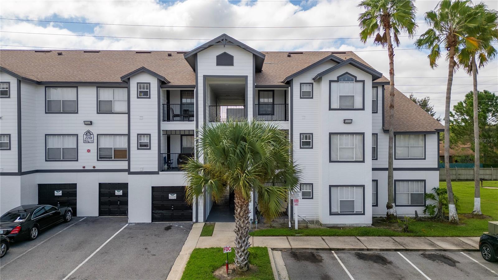 Listing photo 1 for 2218 Grand Cayman Ct #1335