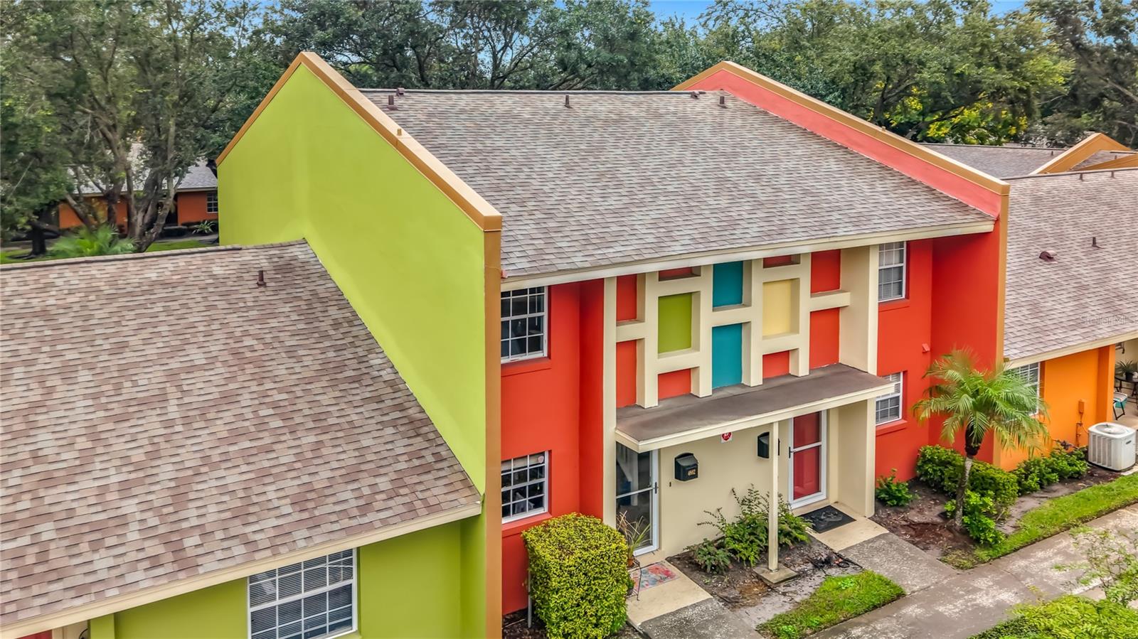 Listing photo 3 for 4882 Tangerine Ave #4882