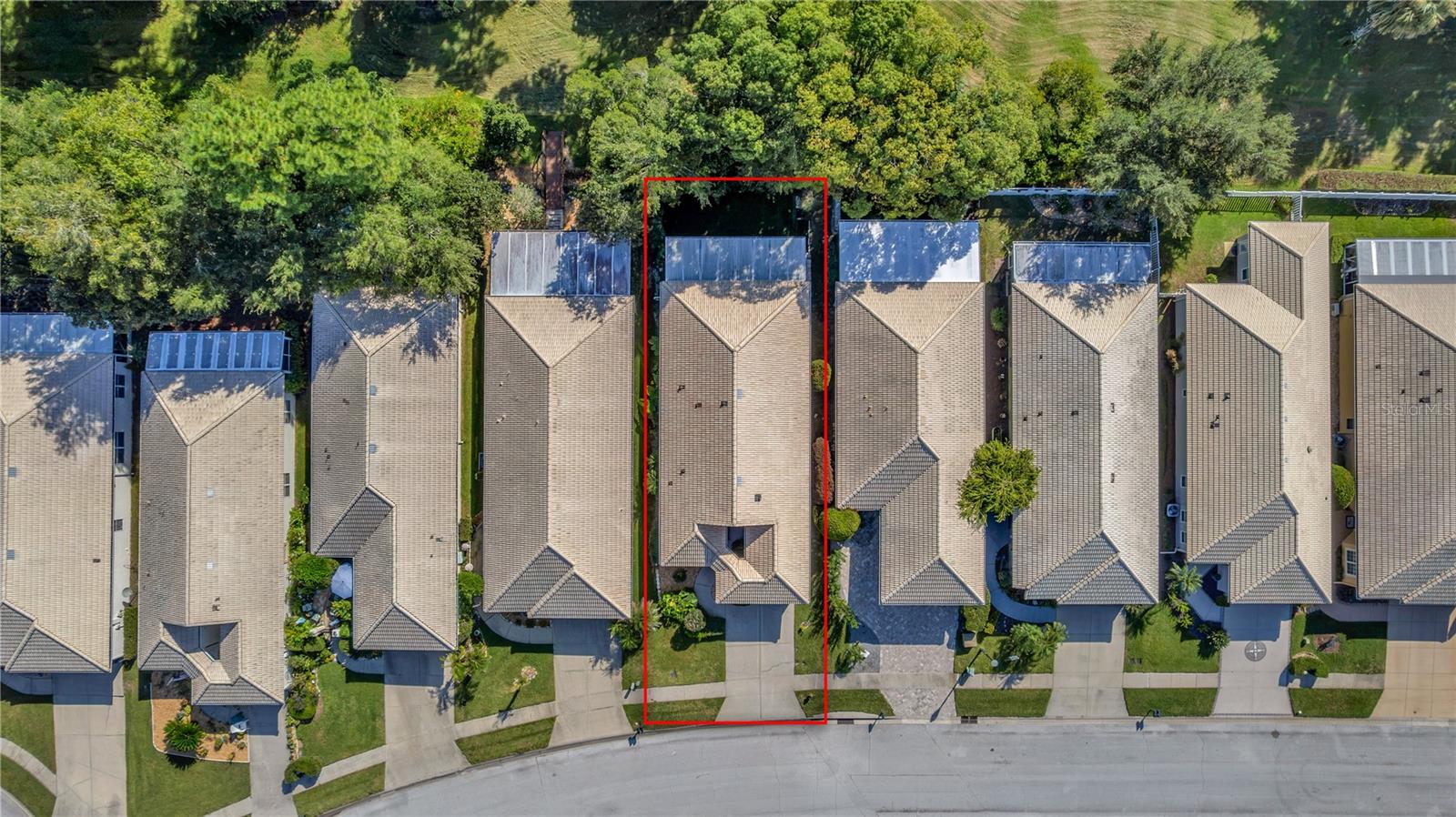Listing photo 3 for 8023 Saint Andrews Way