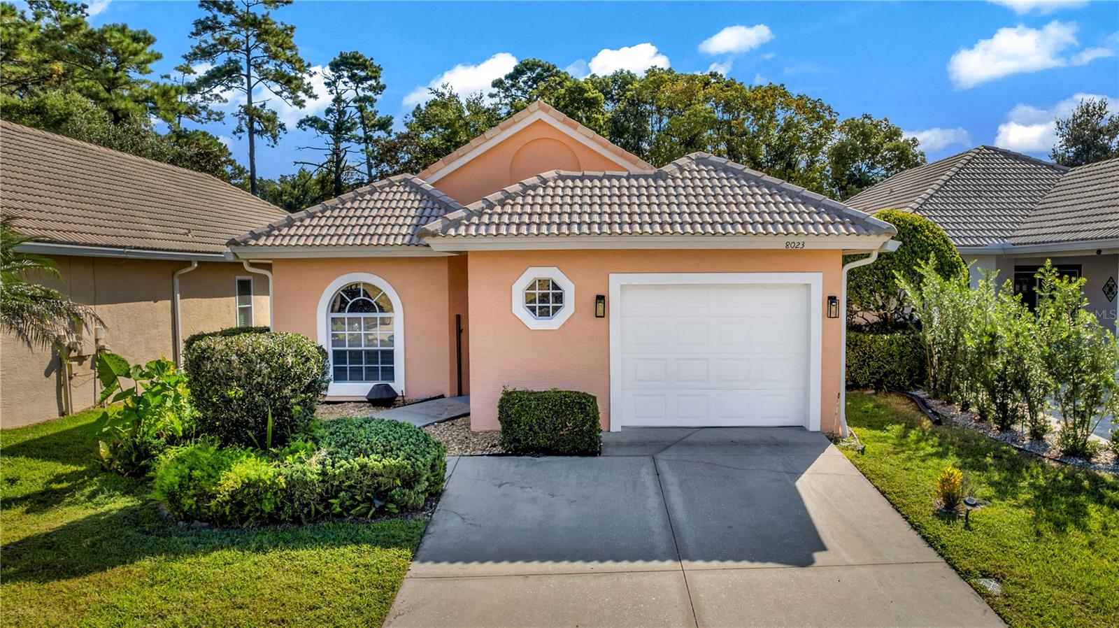 Listing photo 1 for 8023 Saint Andrews Way