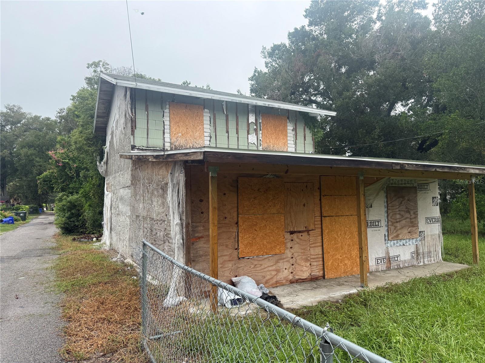 Listing photo 2 for 814 Texas Ave