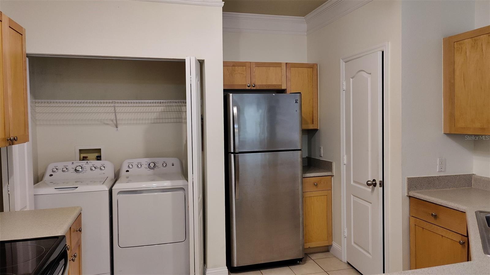 Listing photo 3 for 8813 Villa View Cir #104