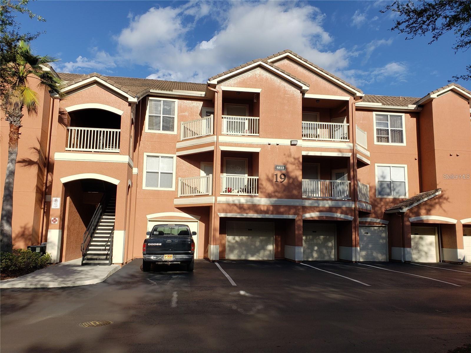 Listing photo 1 for 8813 Villa View Cir #104