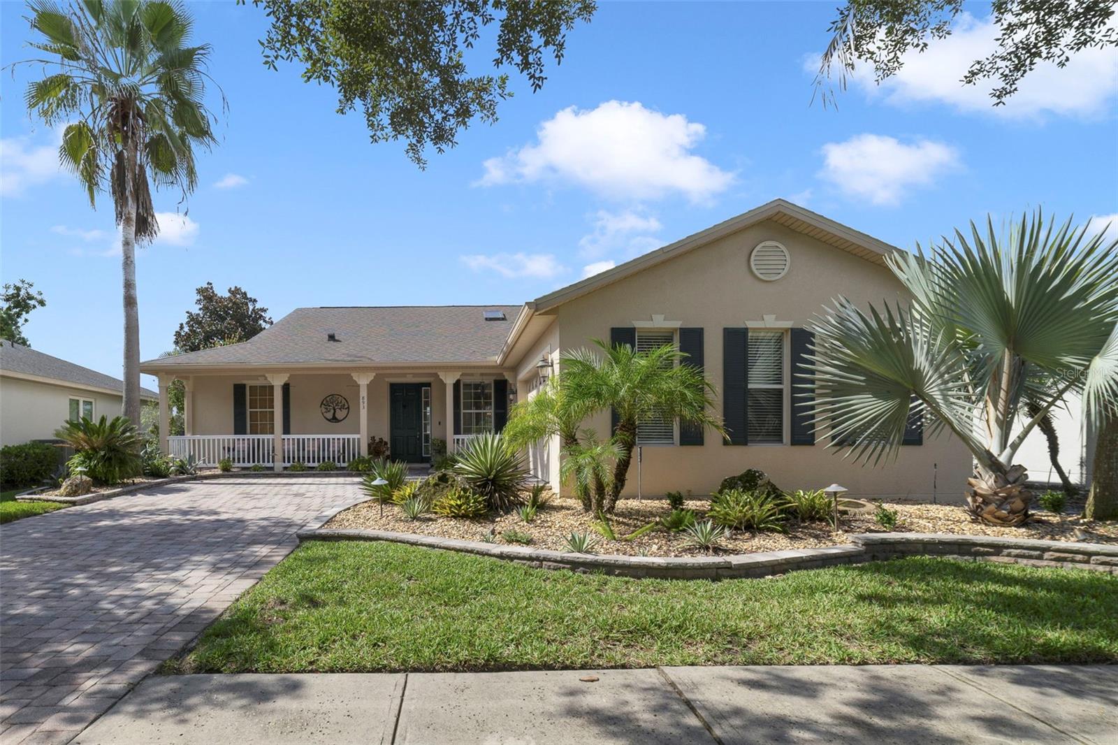 Listing photo 2 for 893 Glendora Rd S