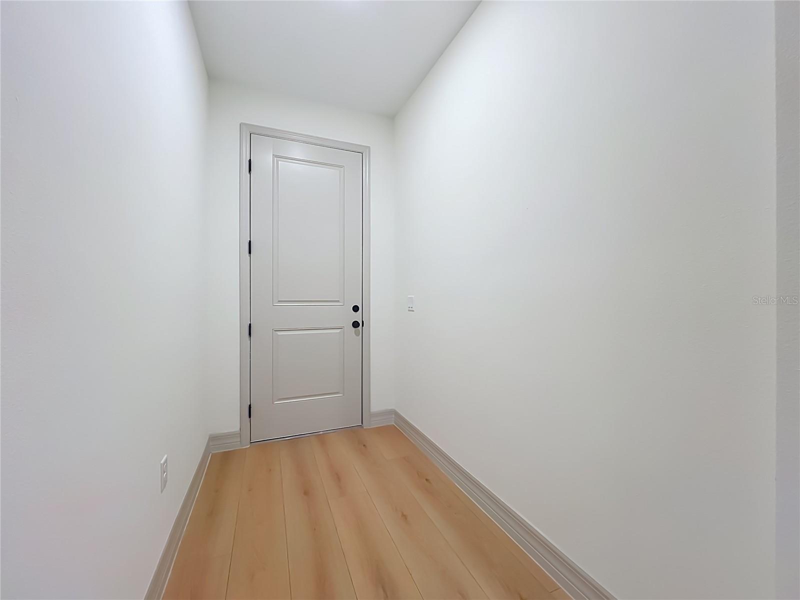 Listing photo 3 for 199 Northmoor Rd