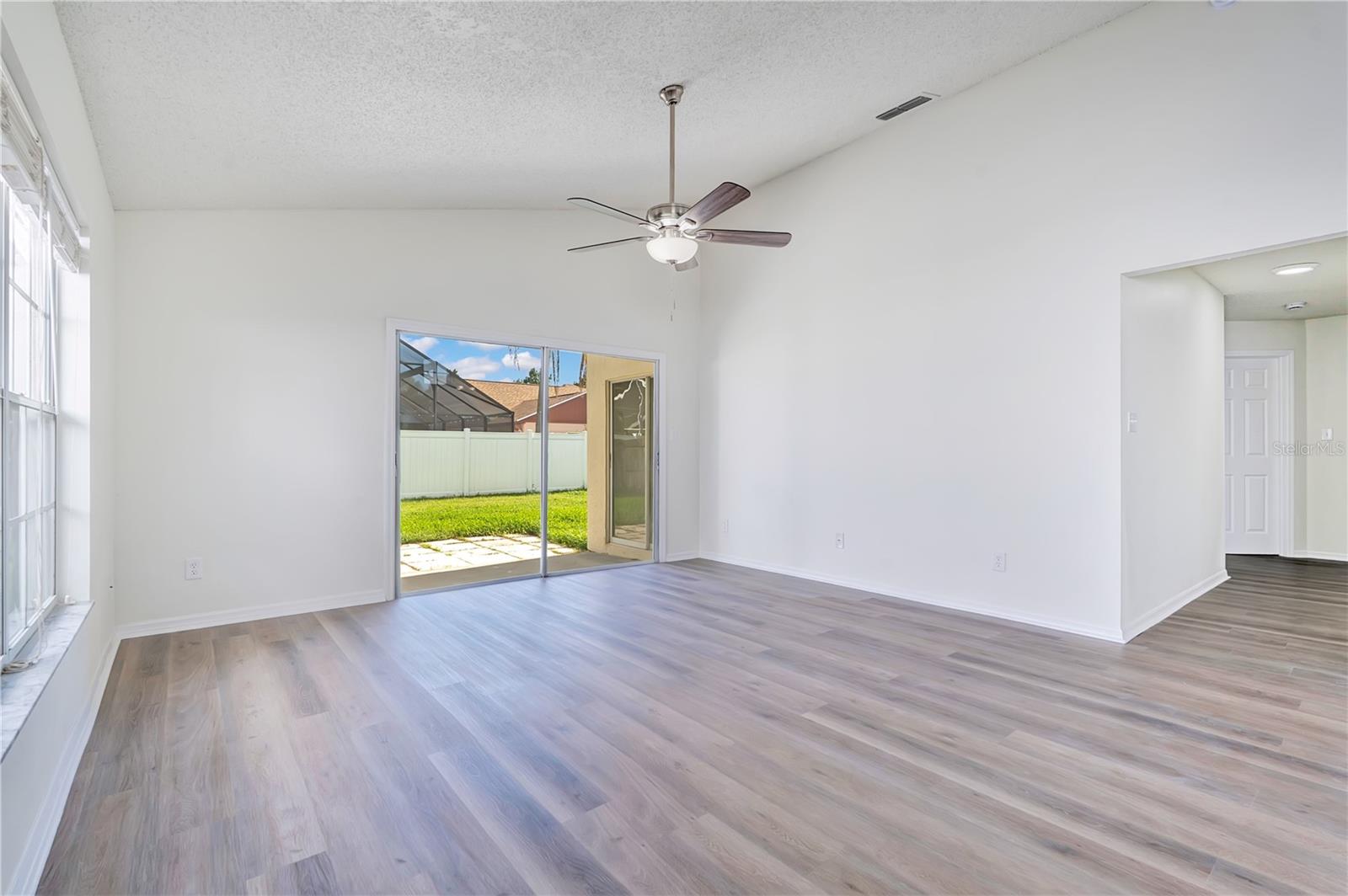 Listing photo 3 for 1428 Abberton Dr