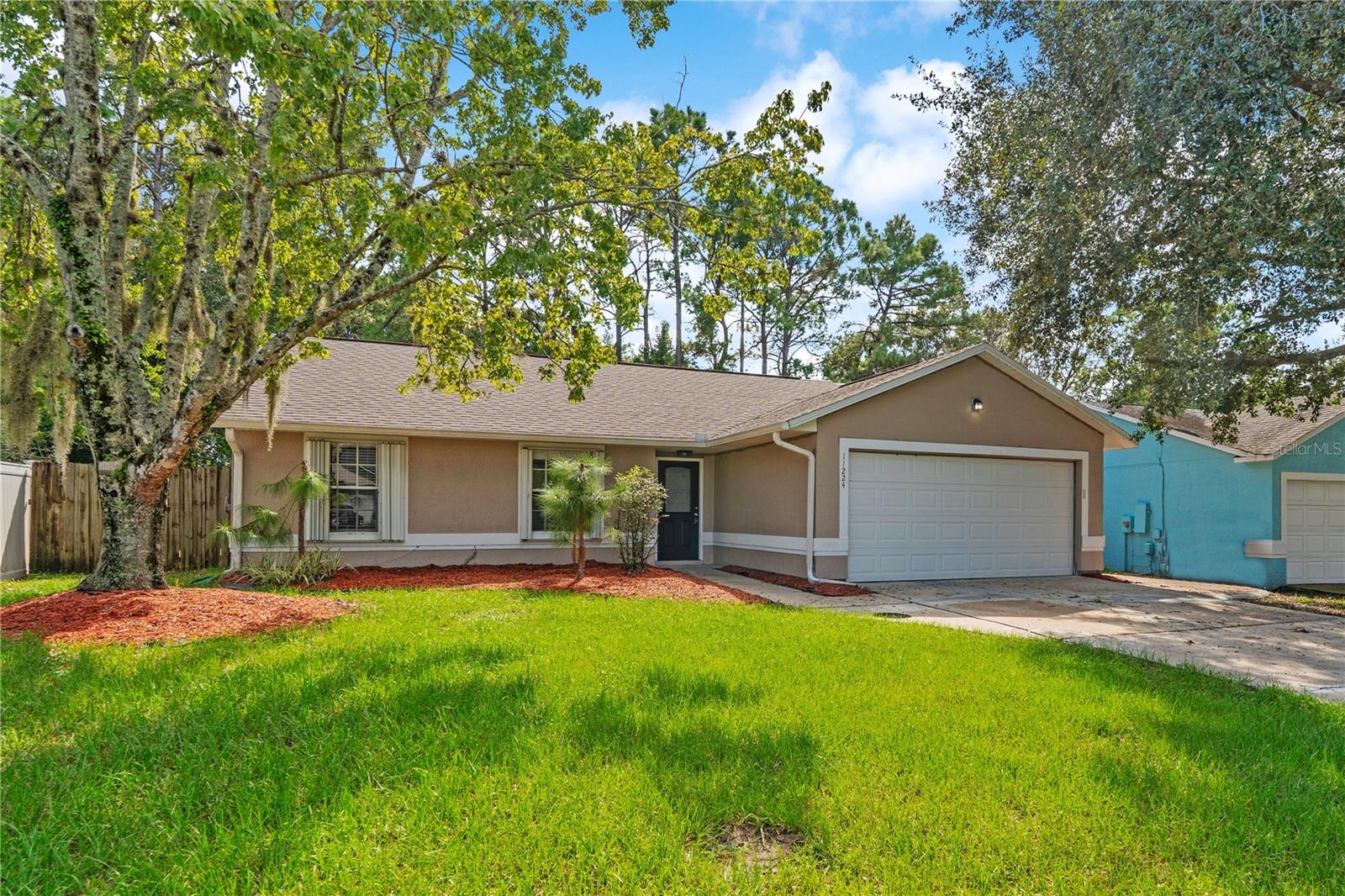 Listing photo 2 for 11224 Cypress Leaf Dr