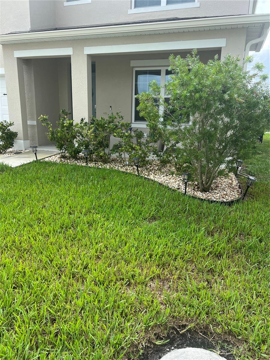 Listing photo 3 for 6832 Cranes Roost Rd