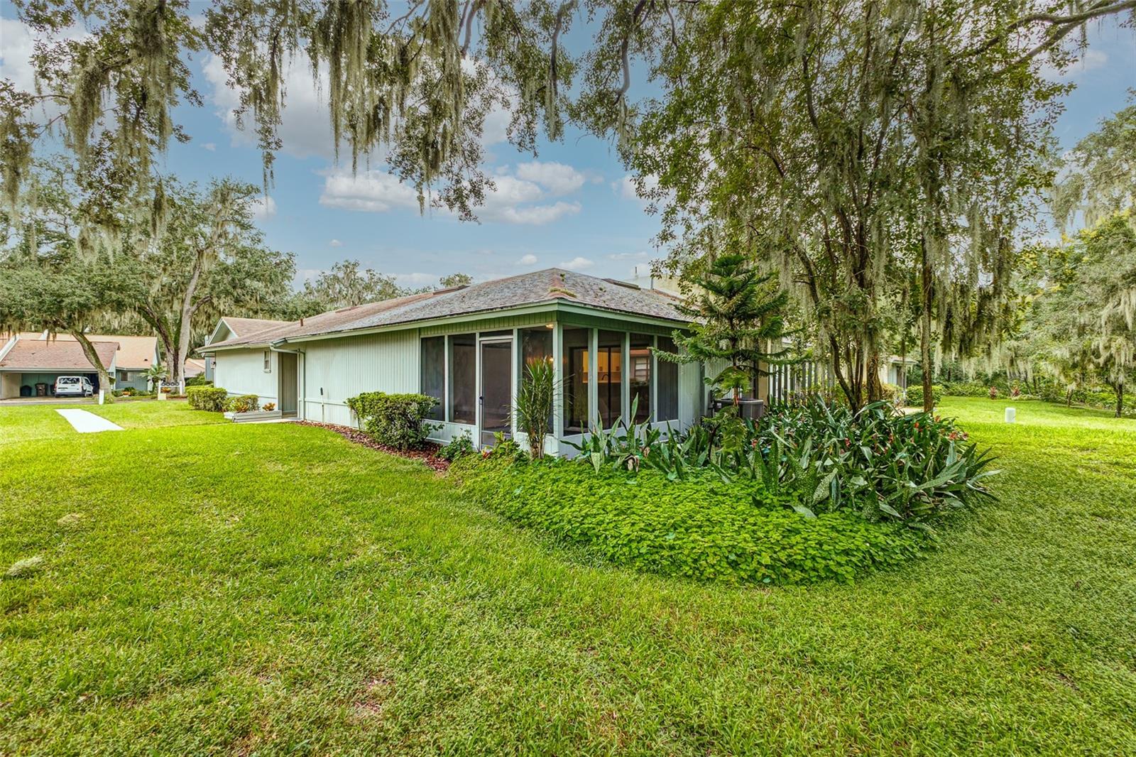 Listing photo 2 for 6616 Sweetbriar Ln
