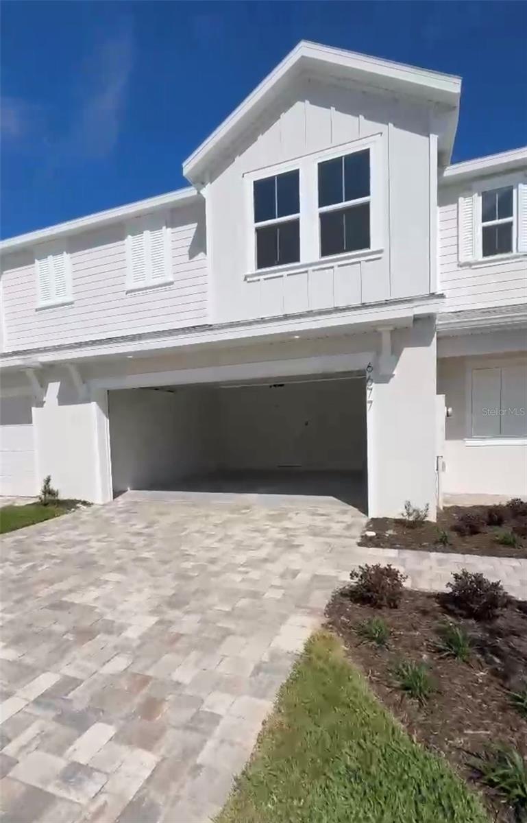 Listing photo 2 for 6677 Horseshoe Lane Way