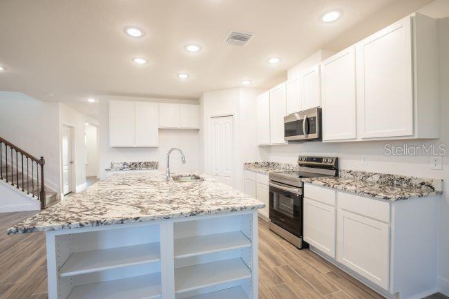 Listing photo 3 for 4355 Winesap Way