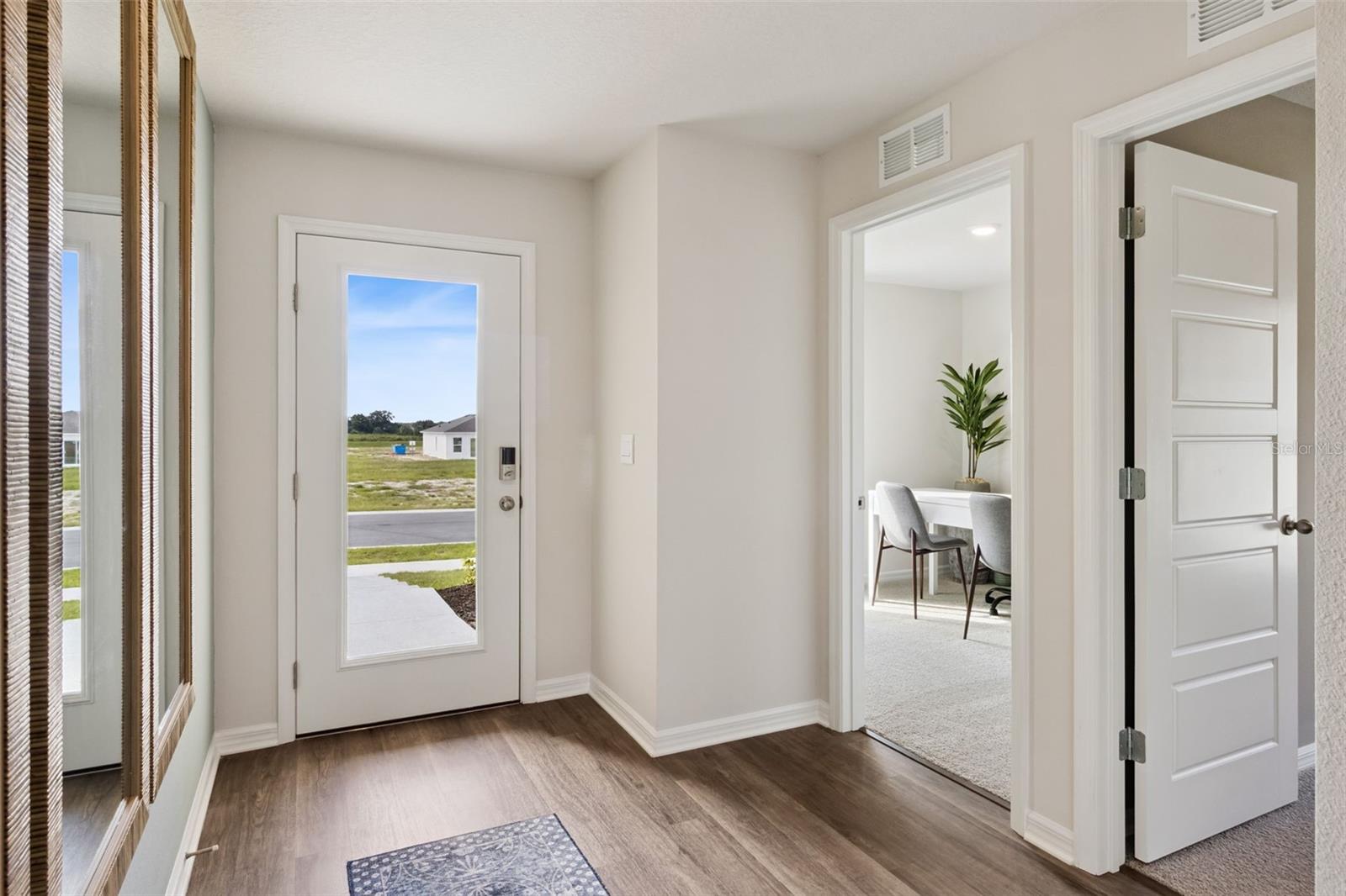Listing photo 3 for 764 Greenway Blvd