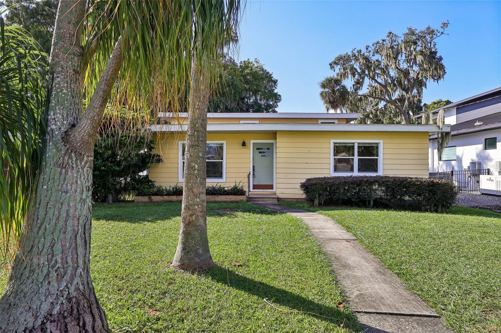 Listing photo 1 for 722 Lake Dora Dr