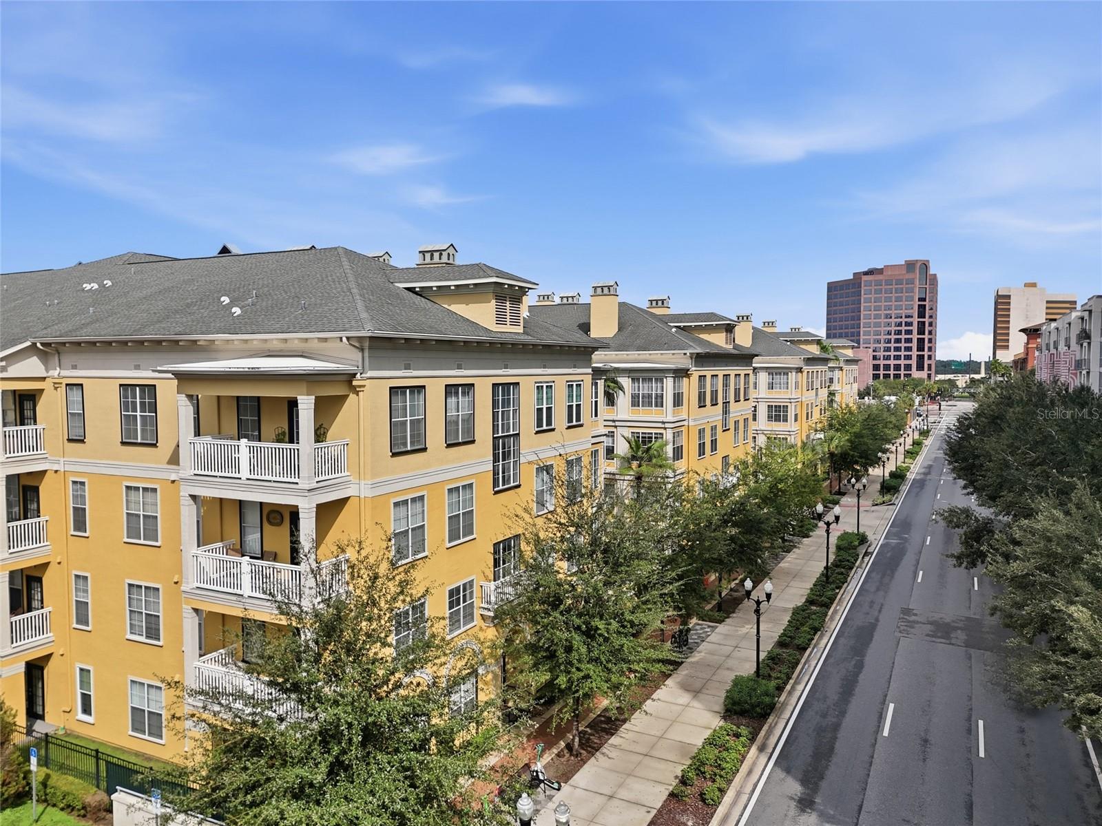 Listing photo 2 for 860 N Orange Ave #355