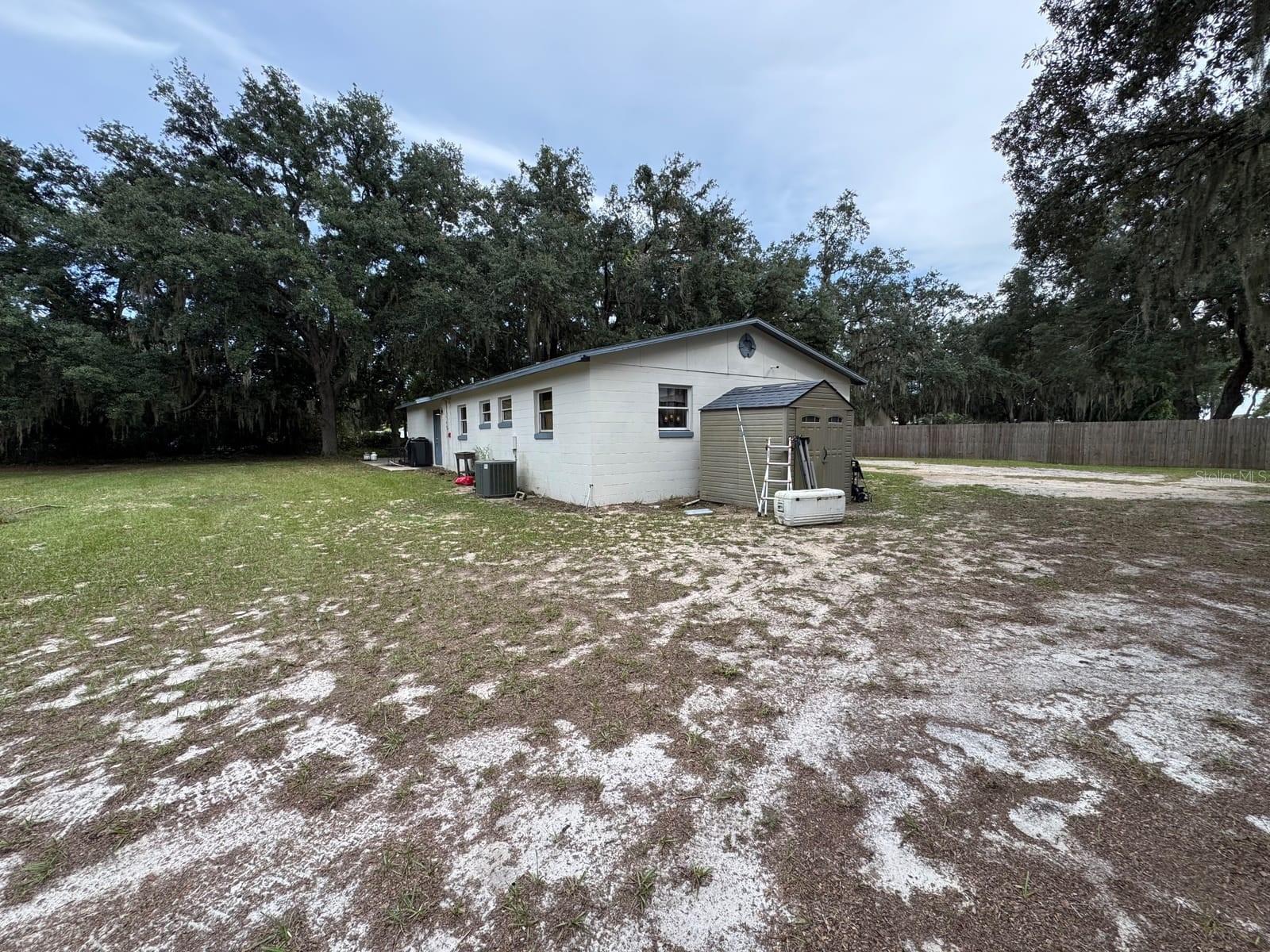 Listing photo 3 for 14209 Tennessee Ave