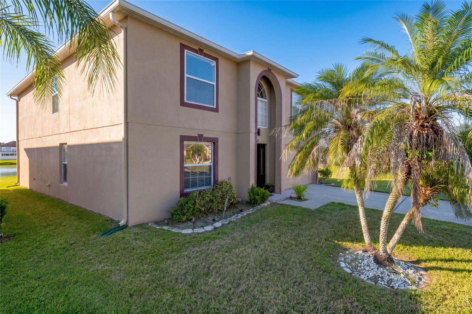 Listing photo 3 for 410 Fairfield Dr