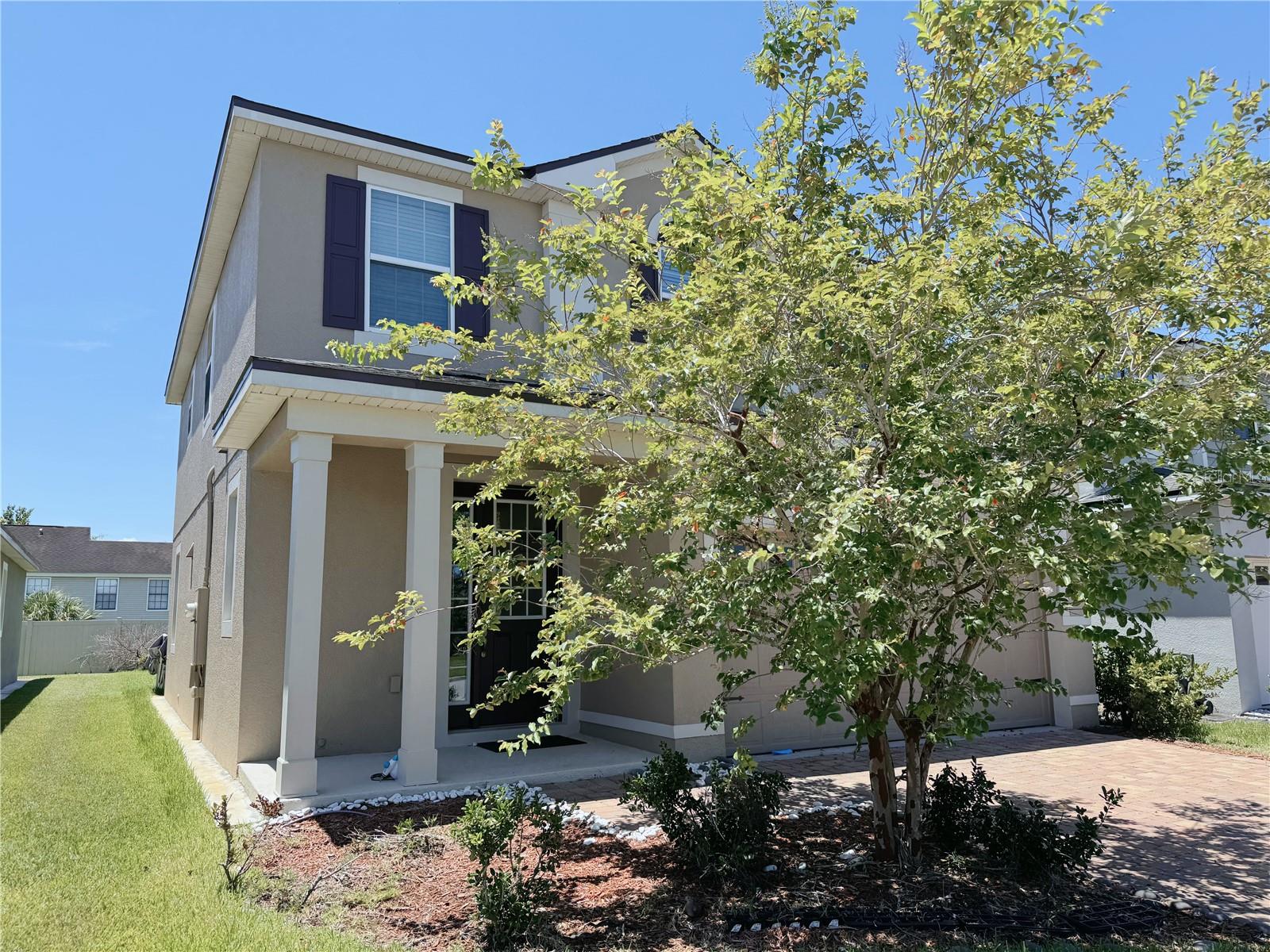 Listing photo 3 for 2428 Chateau Loop