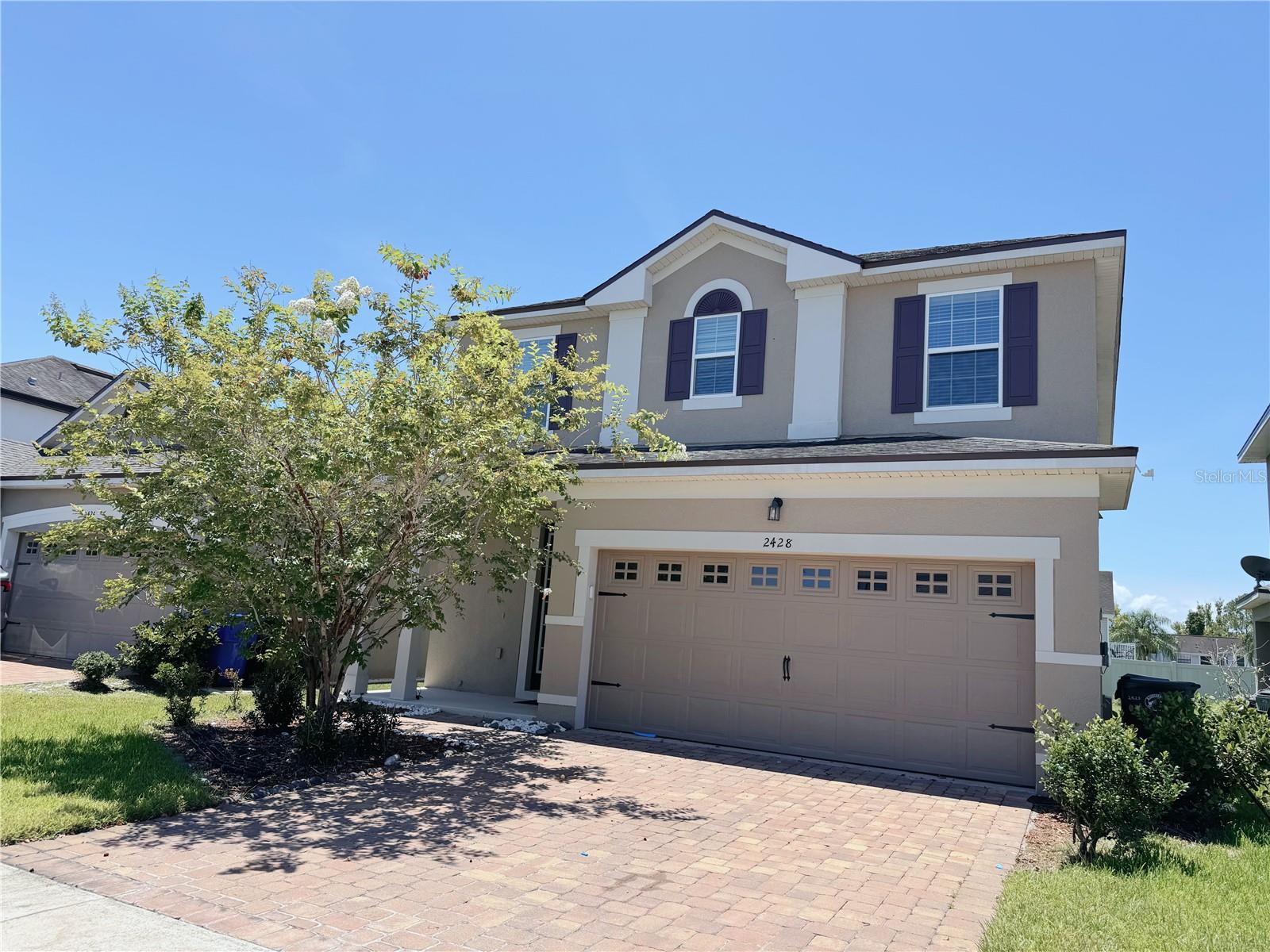 Listing photo 2 for 2428 Chateau Loop