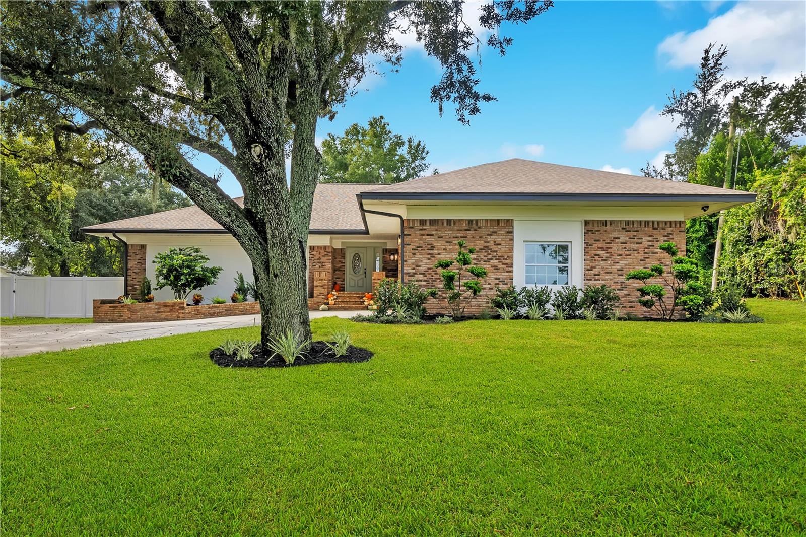 Listing photo for 2637 Grace Mnr