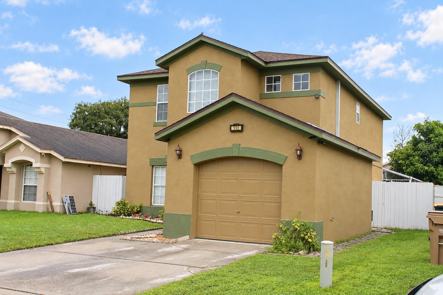 Listing photo 3 for 111 Cattail Ct