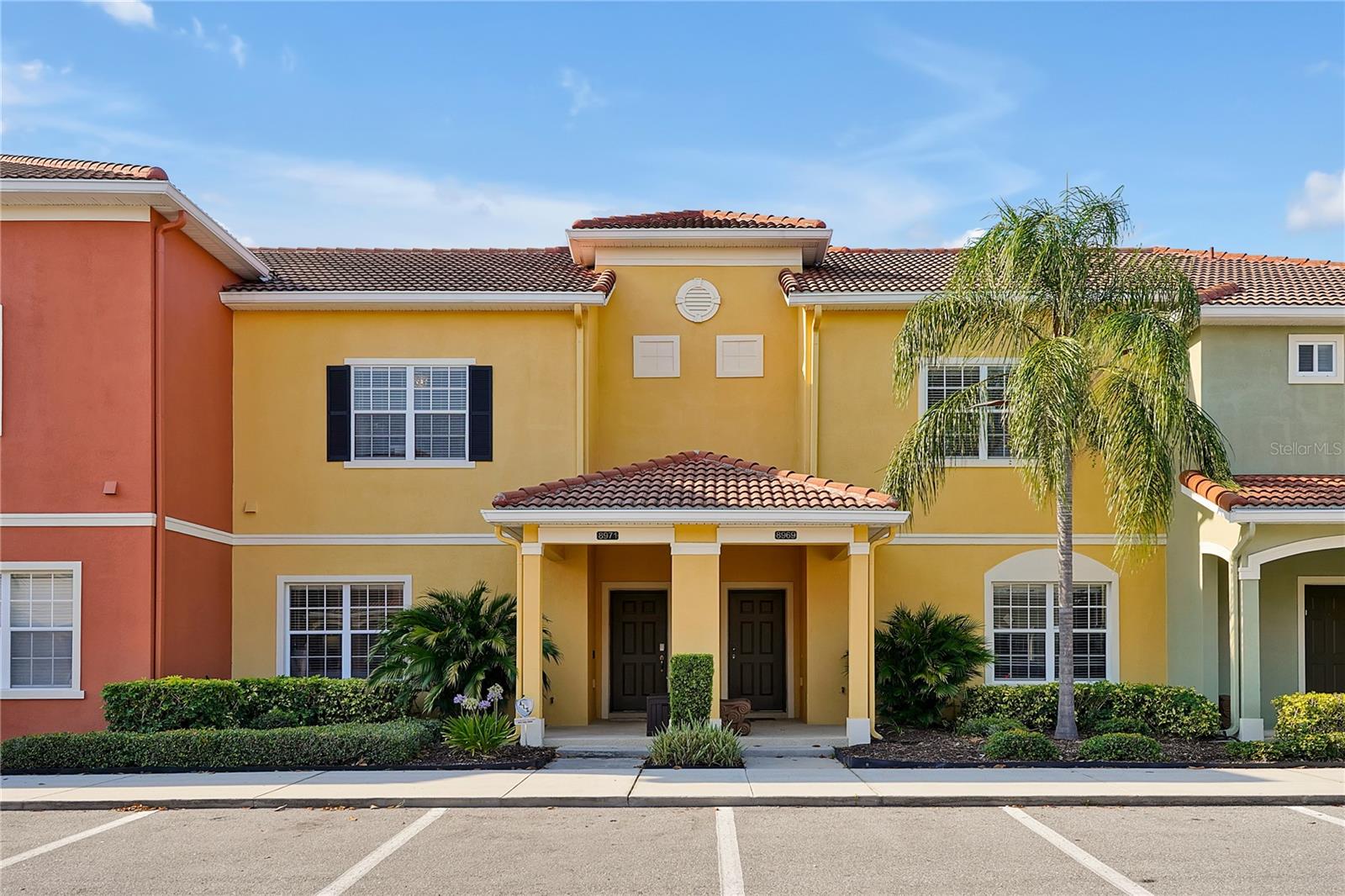 Listing photo 1 for 8971 Coco Palm Rd