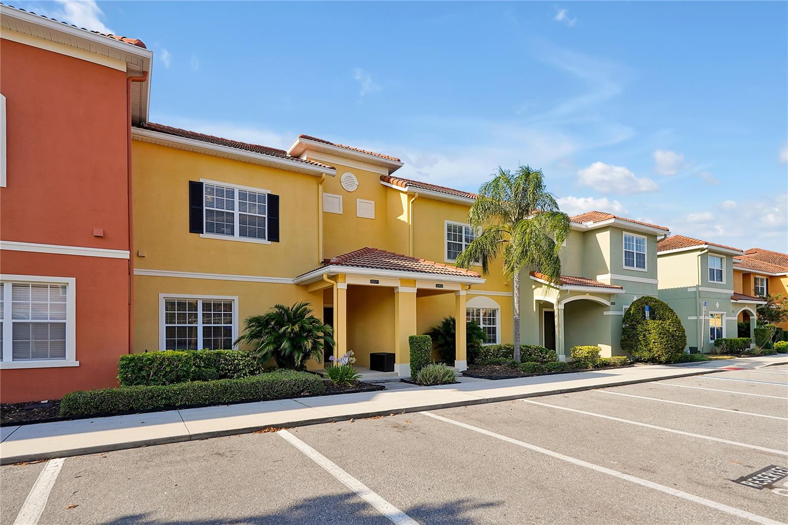 Listing photo 3 for 8971 Coco Palm Rd