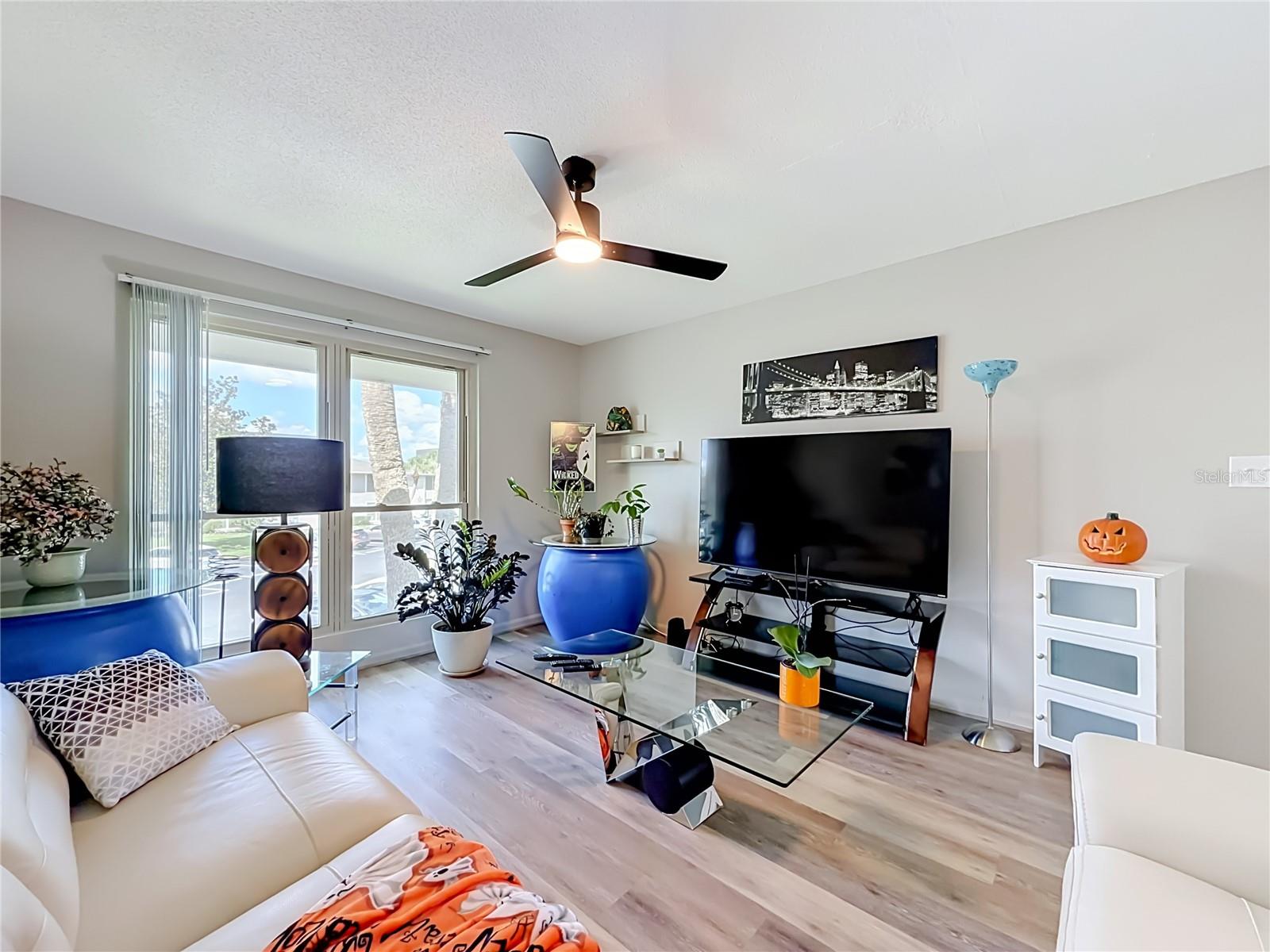 Listing photo 2 for 1935 Conway Rd #f5