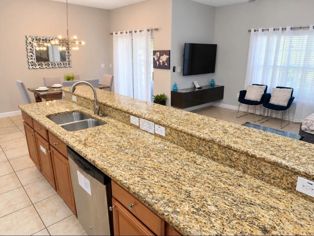 Listing photo 2 for 8961 Bismarck Palm Rd