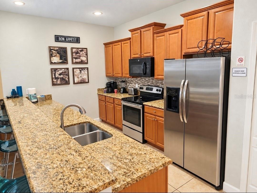 Listing photo 3 for 8961 Bismarck Palm Rd