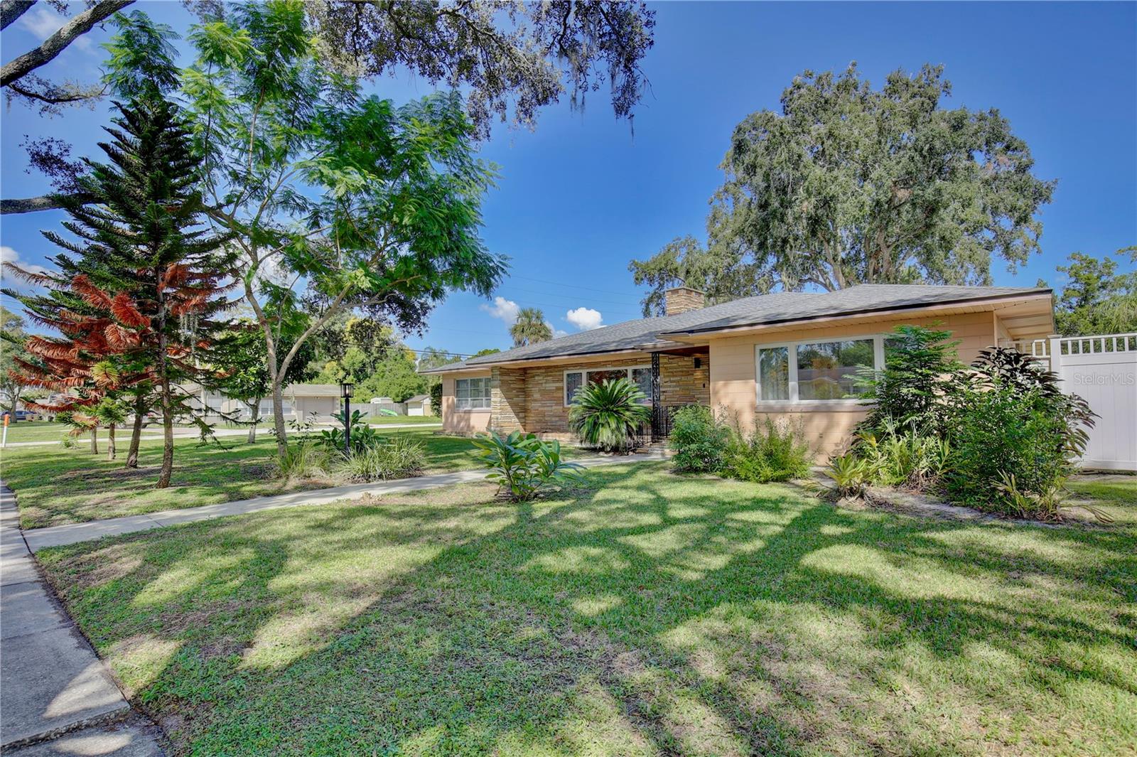 Listing photo 3 for 2387 Washington Rd