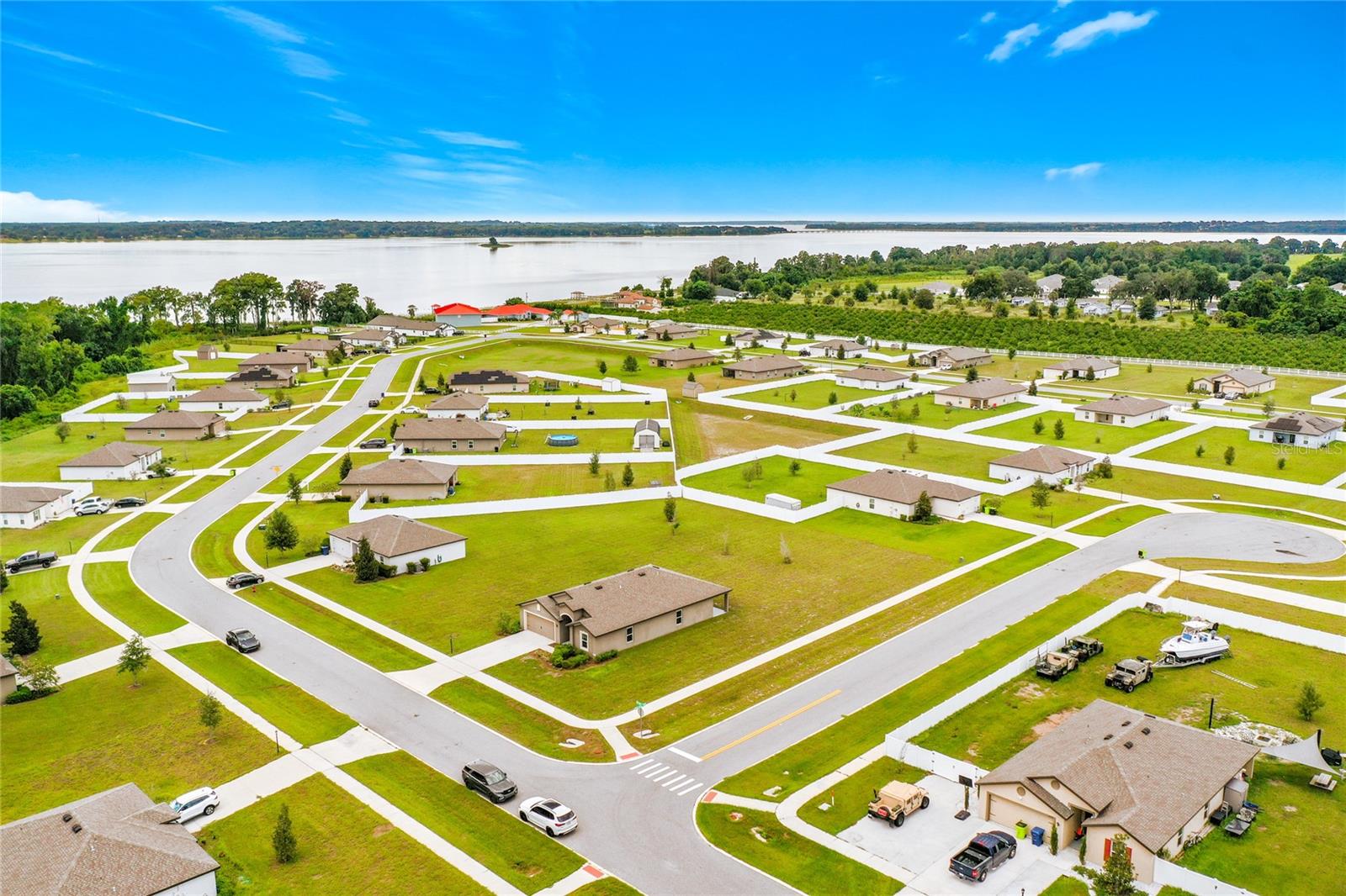 Listing photo 2 for 12951 Del Lago Dr