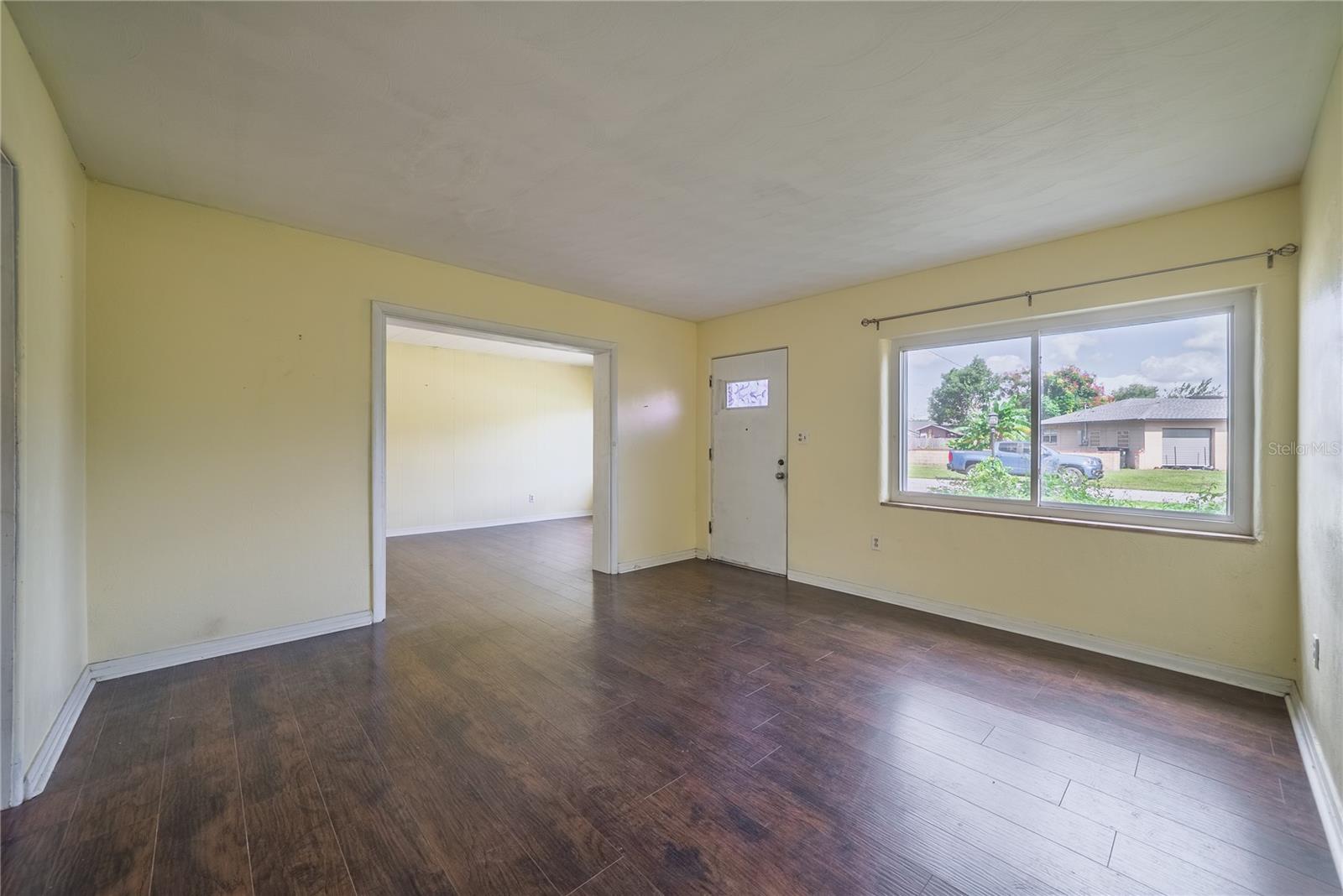 Listing photo 2 for 1622 Tulane St