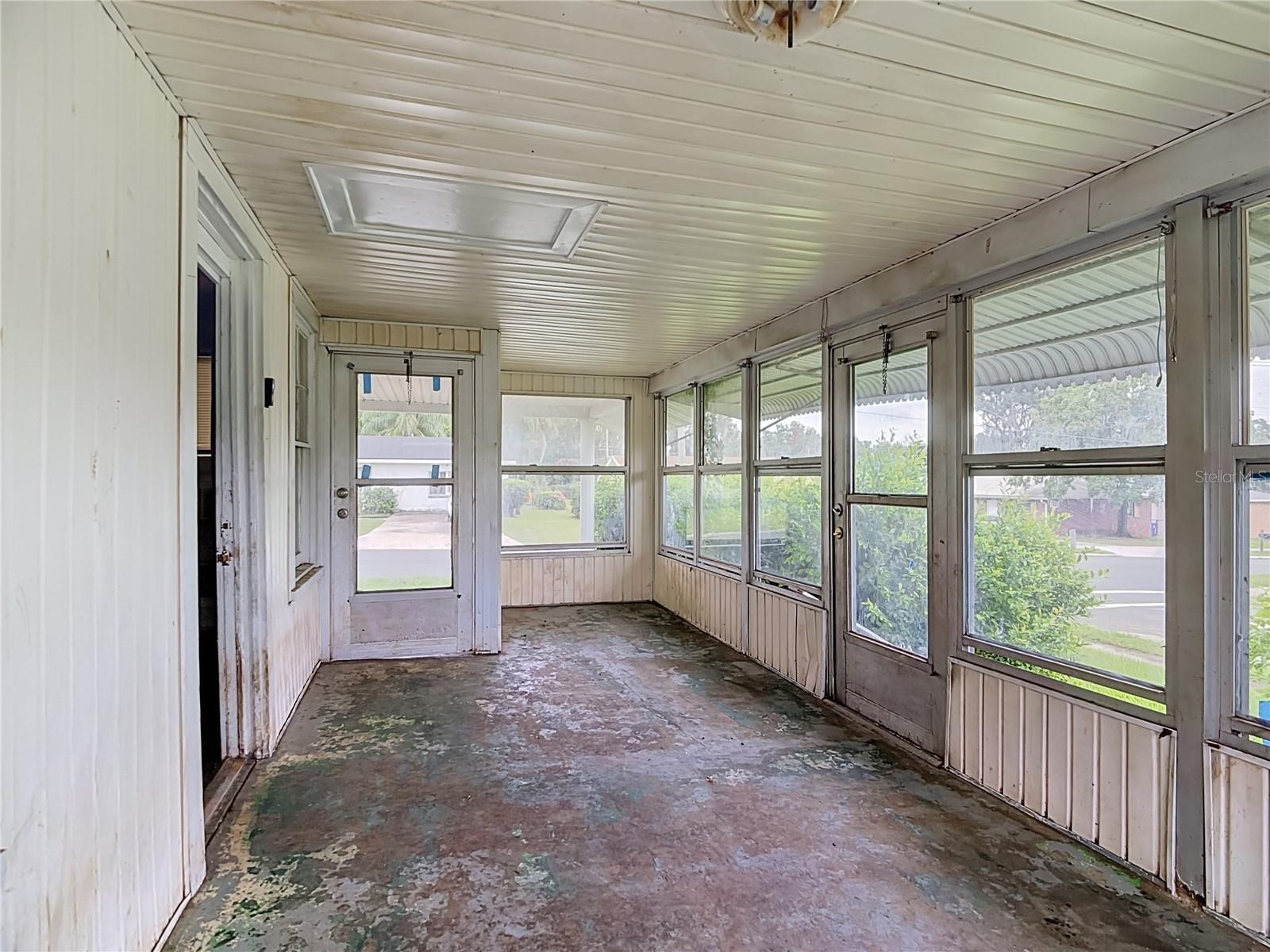 Listing photo 3 for 1148 Gilmore Ave