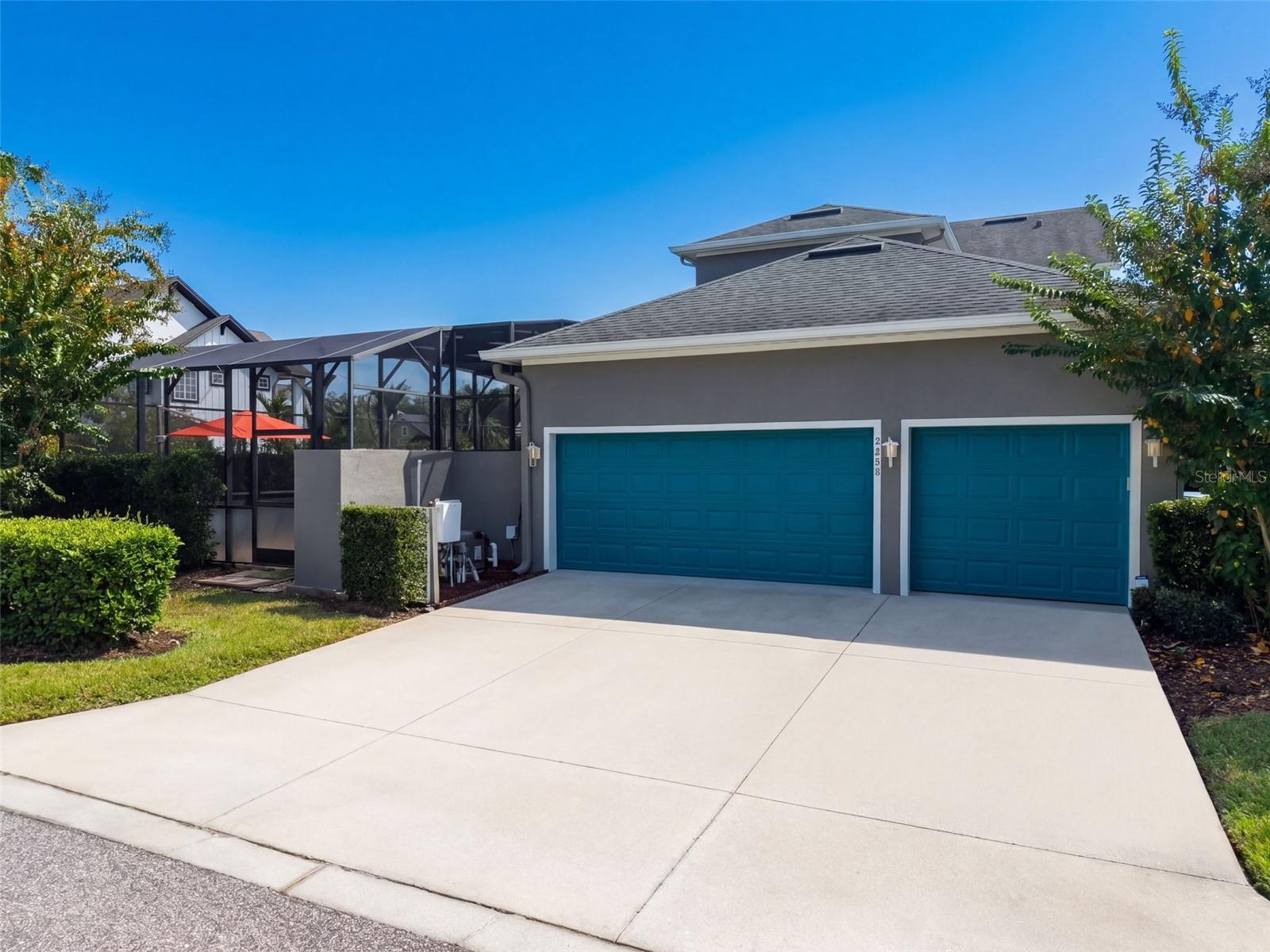 Listing photo 3 for 9493 Reymont St