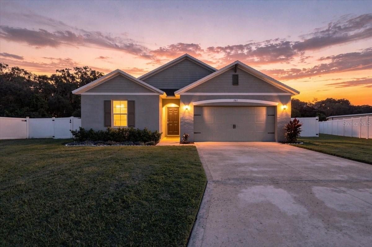 Listing photo 1 for 261 St Thomas Dr