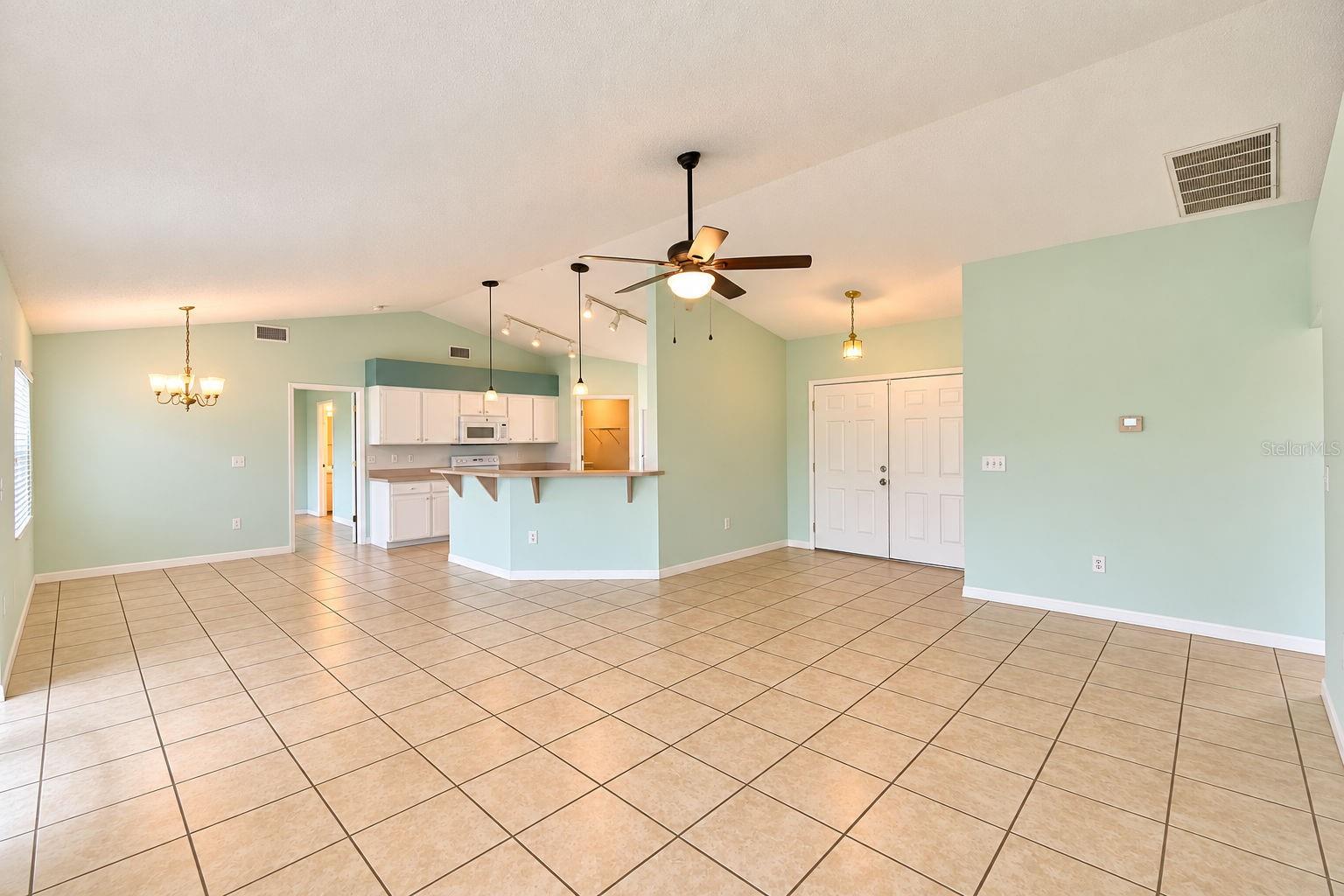Listing photo 3 for 3630 Welsch Way