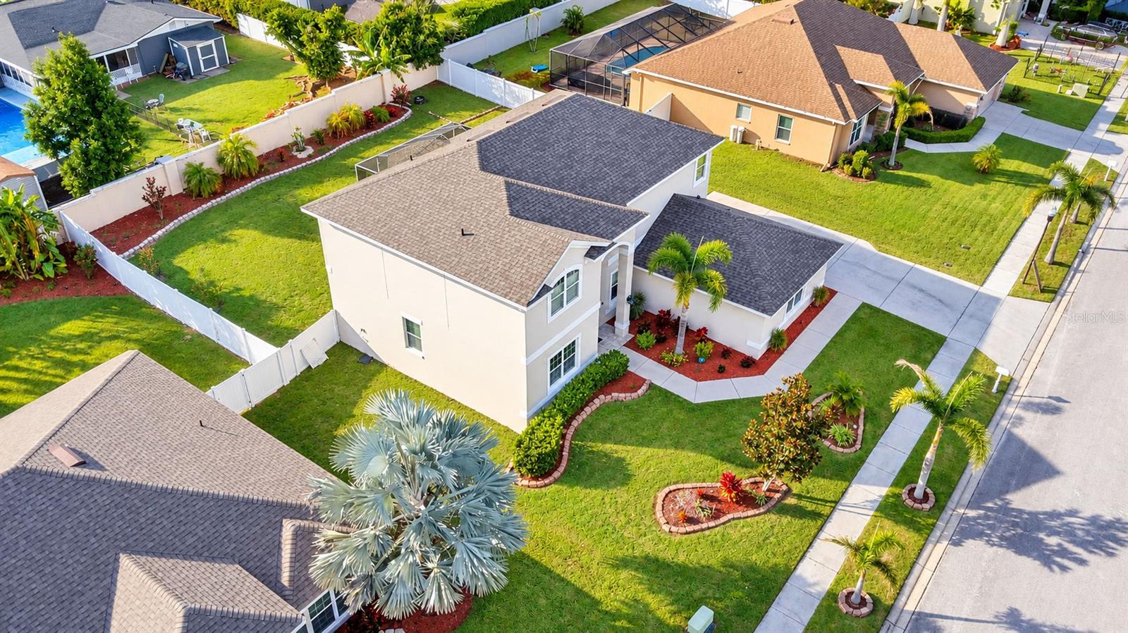 Listing photo 2 for 4407 Mandolin Blvd