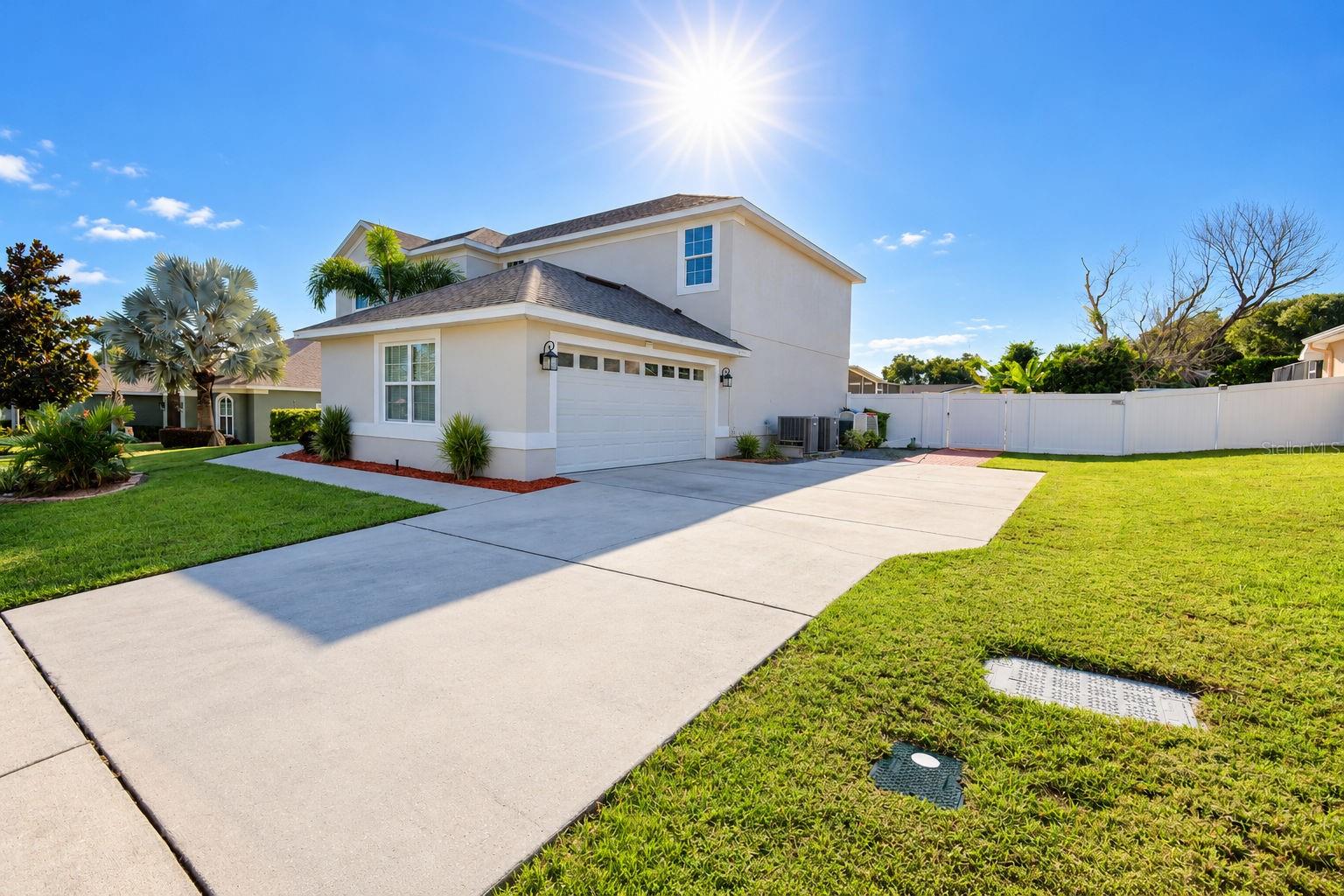 Listing photo 3 for 4407 Mandolin Blvd