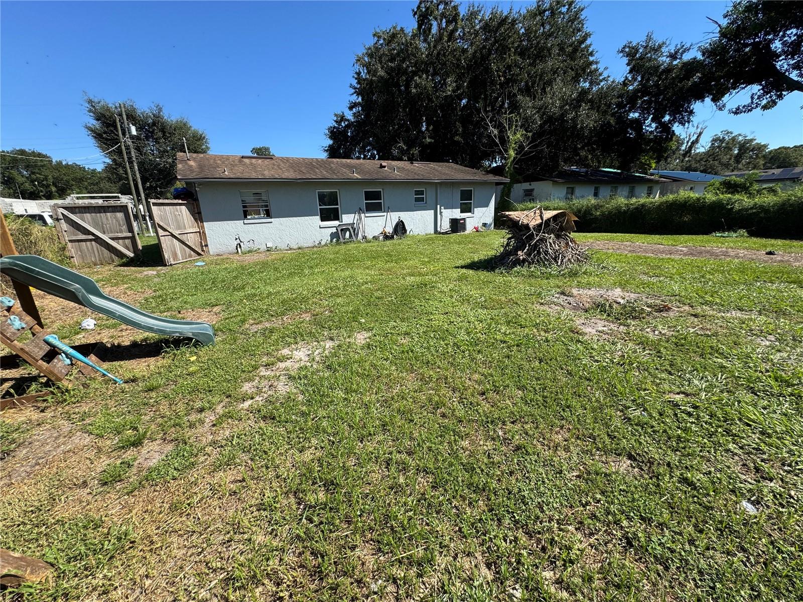 Listing photo 2 for 113 Herrick St