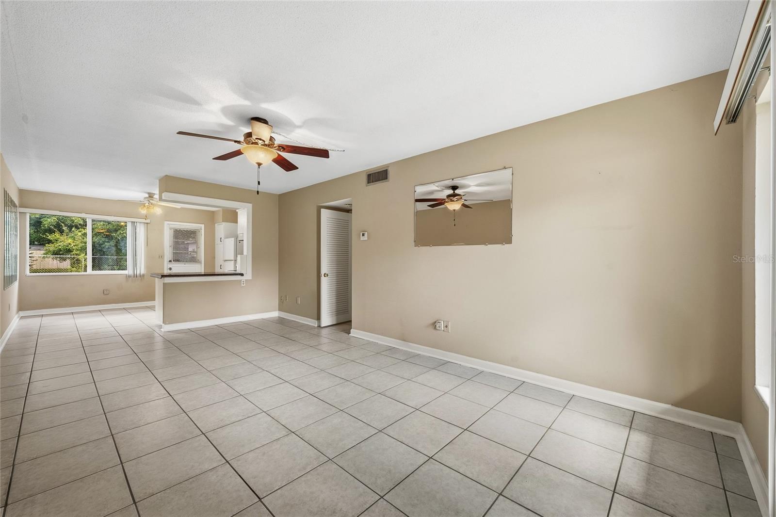 Listing photo 3 for 825 N Primrose Dr #111