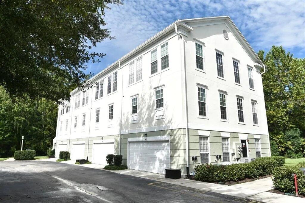 Listing photo 1 for 265 Goldenrain Dr #265