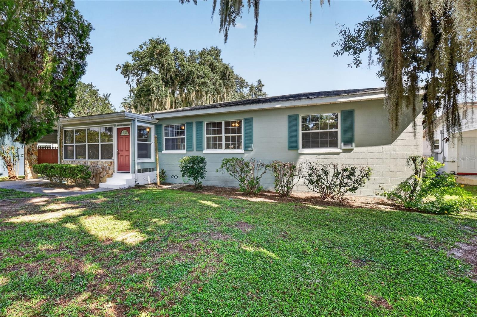 Listing photo 2 for 1610 Park Dr