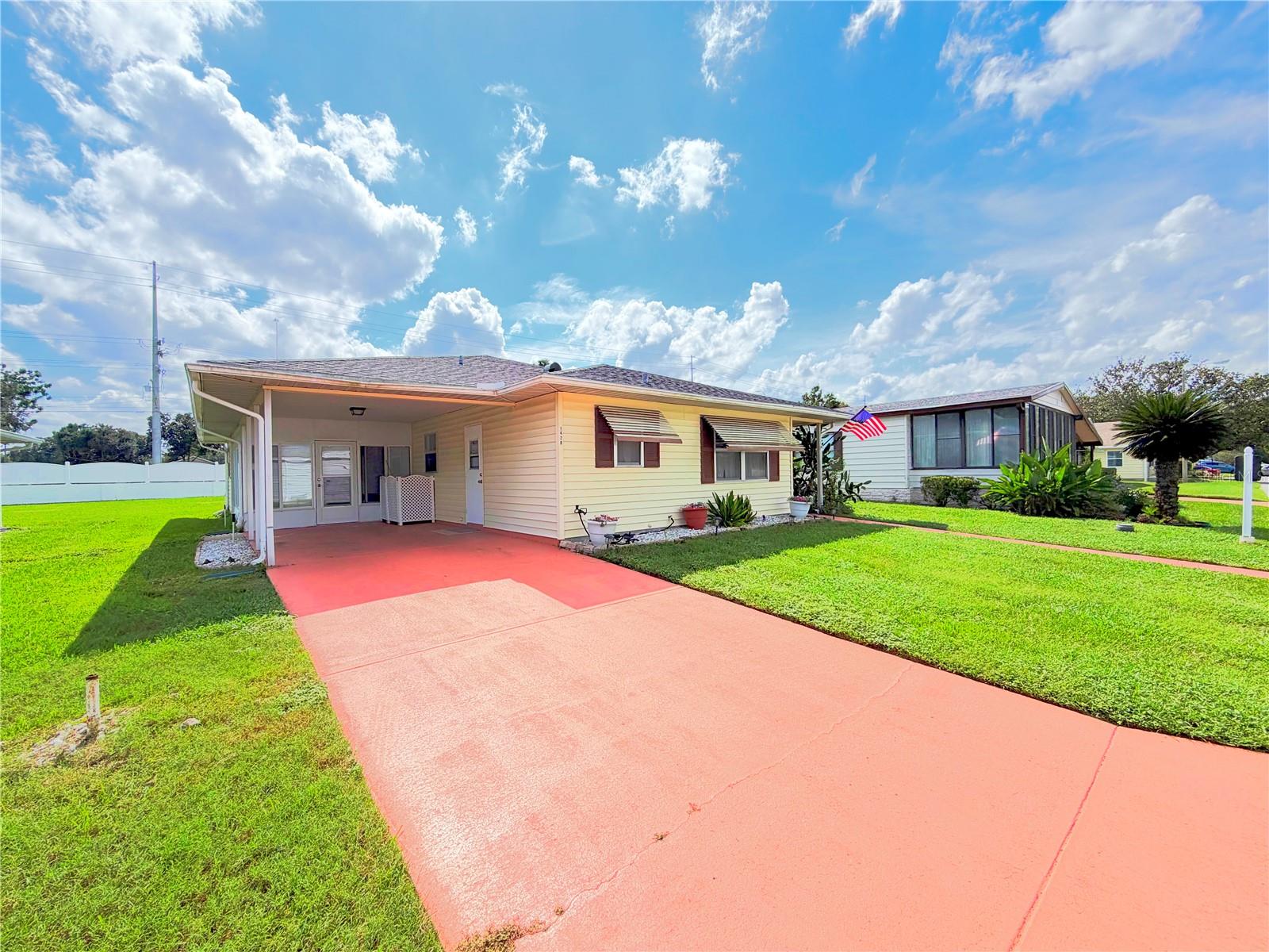 Listing photo 2 for 1420 Colonnades Cir S