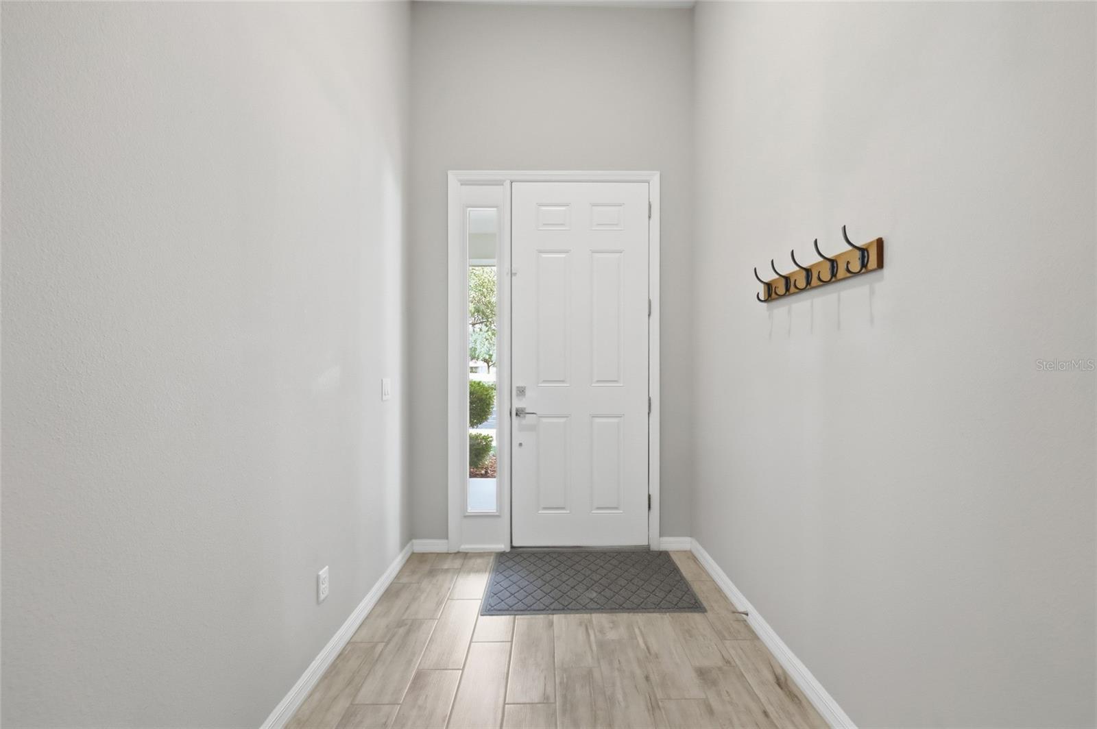 Listing photo 3 for 2560 Grasmere View Pkwy S