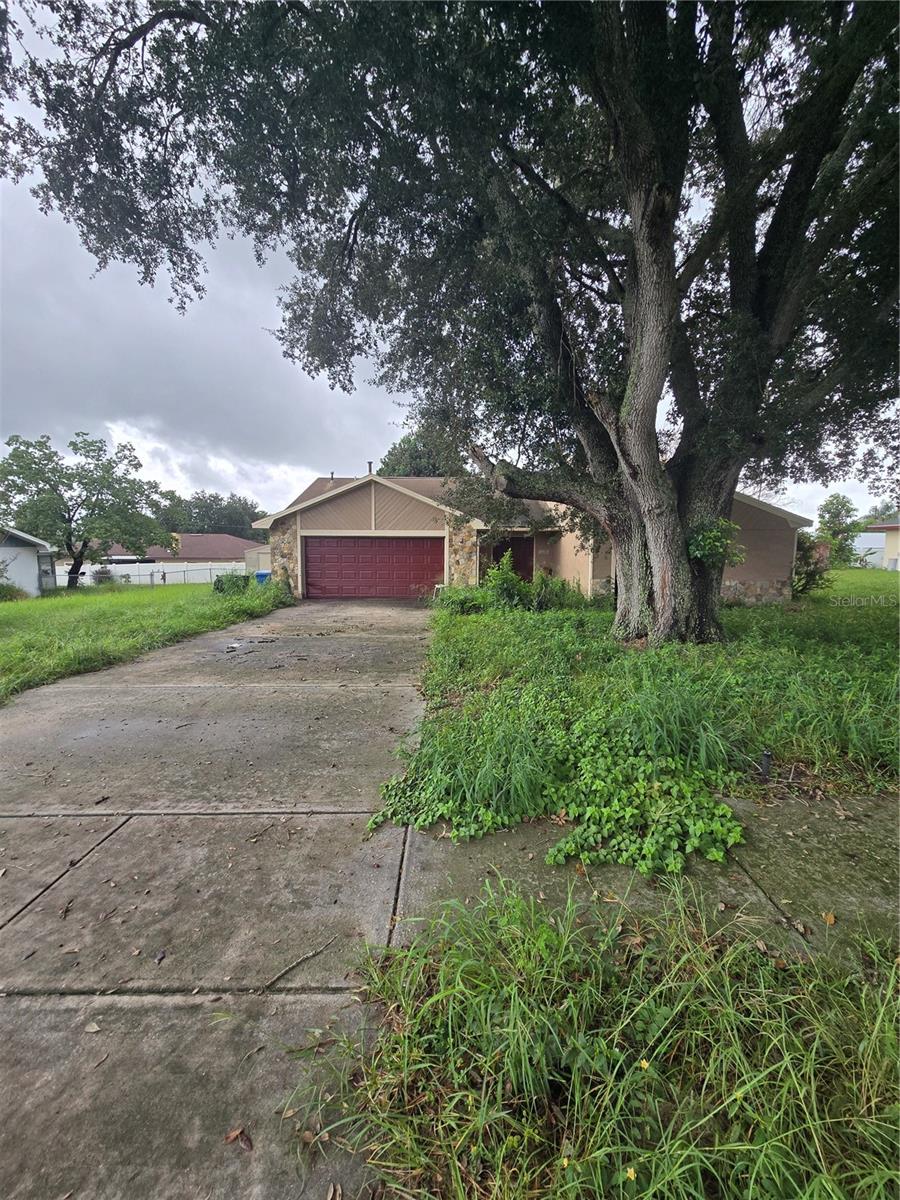 Listing photo 1 for 1406 Meadow Dr Ne