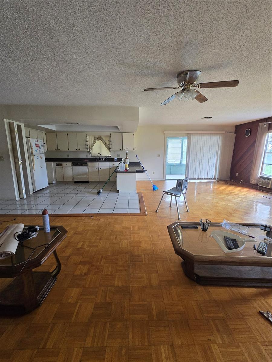 Listing photo 3 for 1406 Meadow Dr Ne
