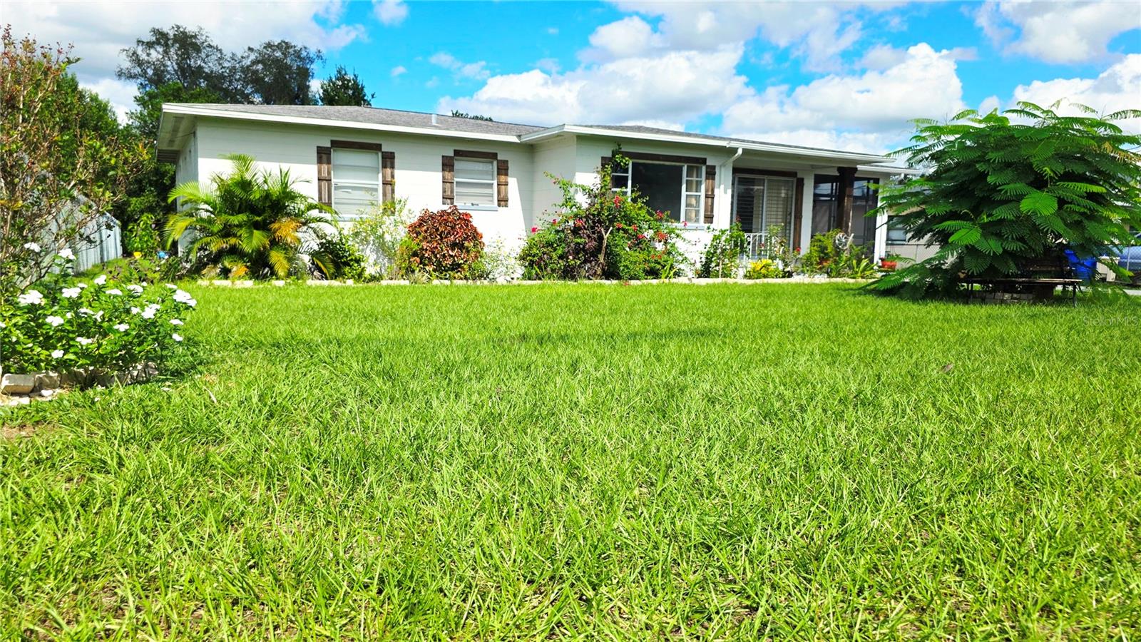 Listing photo 1 for 213 W Crawford St