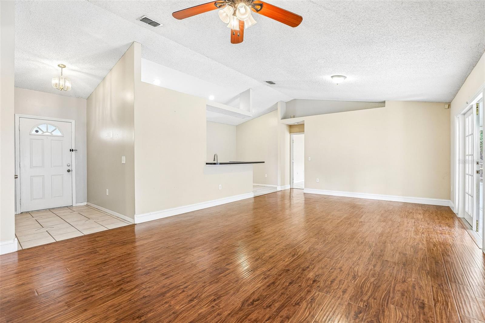 Listing photo 2 for 3423 Alissa Ct